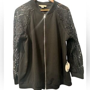 MISIA CURVY LITE WEIGHT JACKET / black / 3XL/ lace sleeves/ zip up.